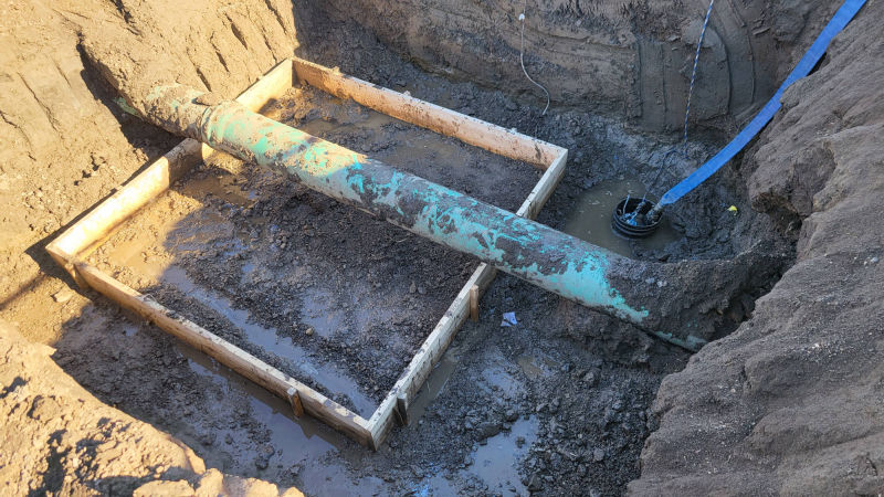 Concordia, MO - Fiberglass metering manhole, Fiberglass Enclosure, Teledyne ISCO Signature Ultrasonic Flowmeter, 5800 Sampler