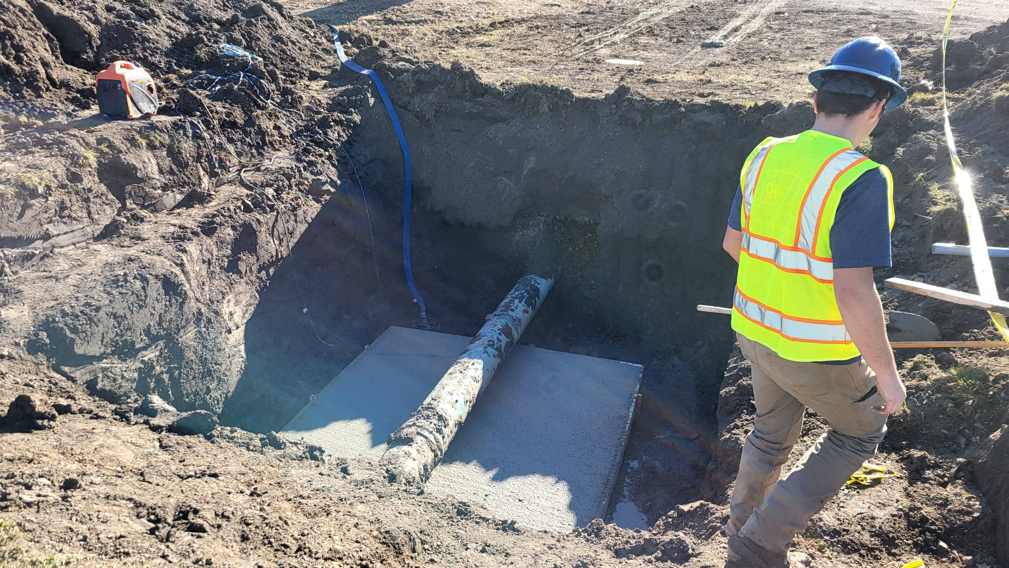 Concordia, MO - Fiberglass metering manhole, Fiberglass Enclosure, Teledyne ISCO Signature Ultrasonic Flowmeter, 5800 Sampler
