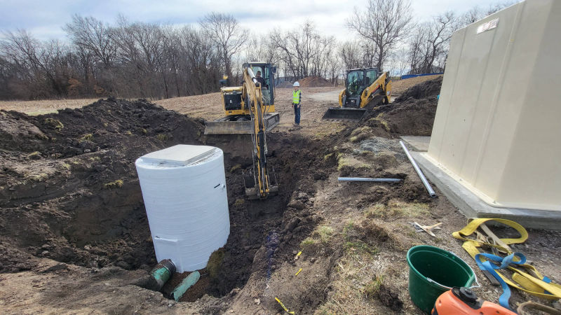 Concordia, MO - Fiberglass metering manhole, Fiberglass Enclosure, Teledyne ISCO Signature Ultrasonic Flowmeter, 5800 Sampler