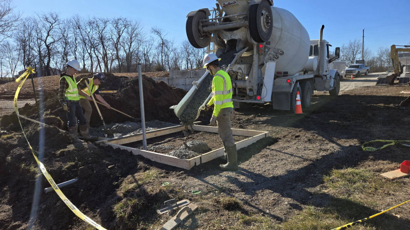 Concordia, MO - Fiberglass metering manhole, Fiberglass Enclosure, Teledyne ISCO Signature Ultrasonic Flowmeter, 5800 Sampler