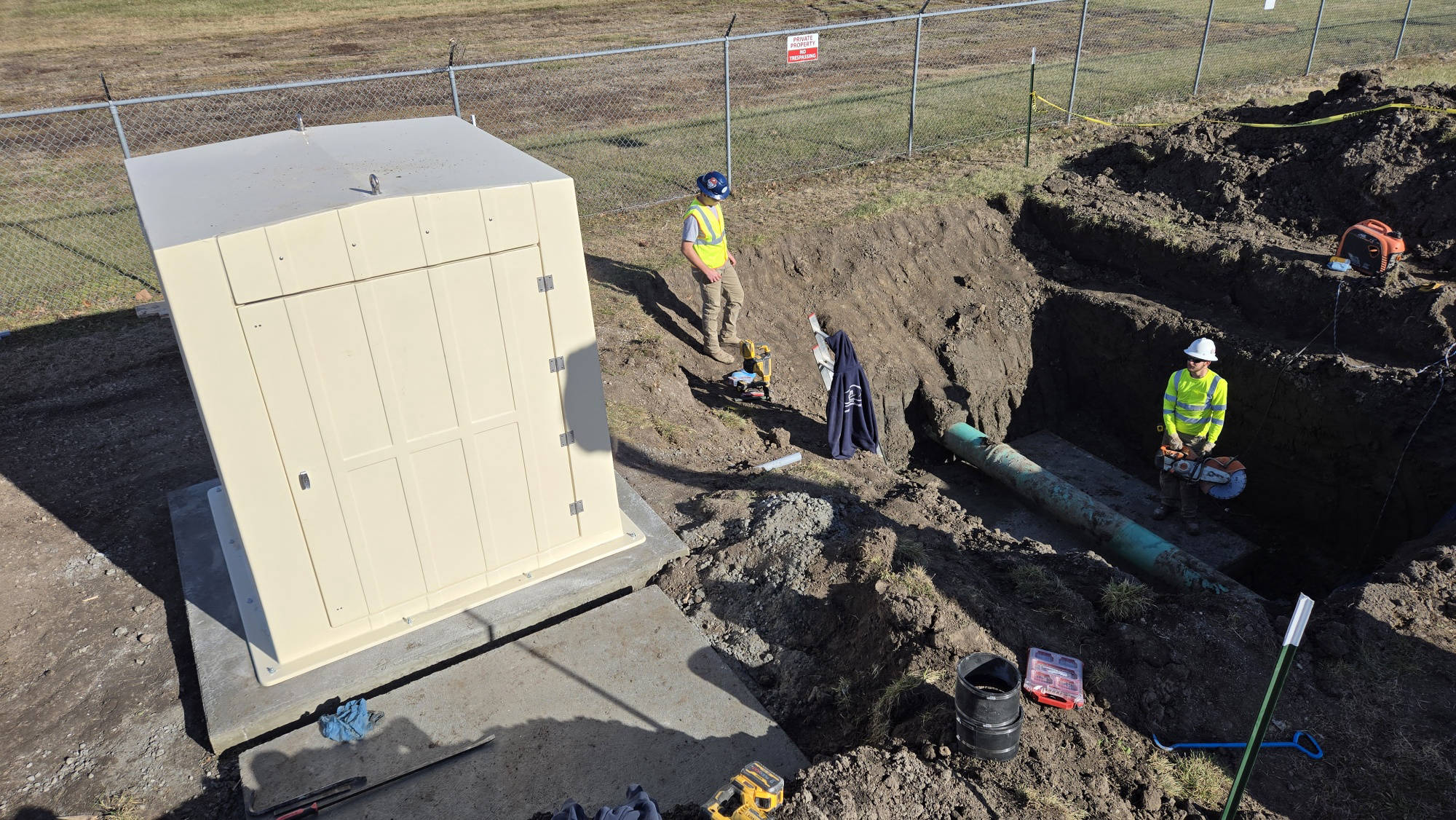 Concordia, MO - Fiberglass metering manhole, Fiberglass Enclosure, Teledyne ISCO Signature Ultrasonic Flowmeter, 5800 Sampler